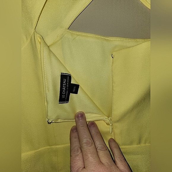 Yellow shift dress with bodice details  from Le Chateau! Xl - Picture 5 of 5